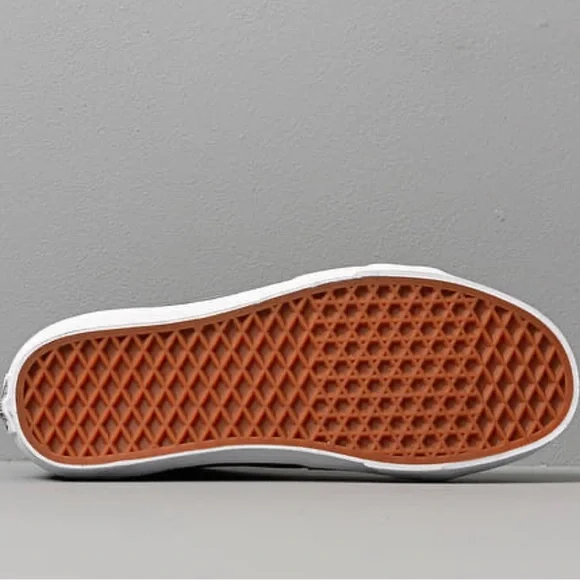 VANS SK8-HI (REALTREE XTRA Only Worn once. Smoke free pet free. Men’s 8.5 W 10 - Picture 6 of 6